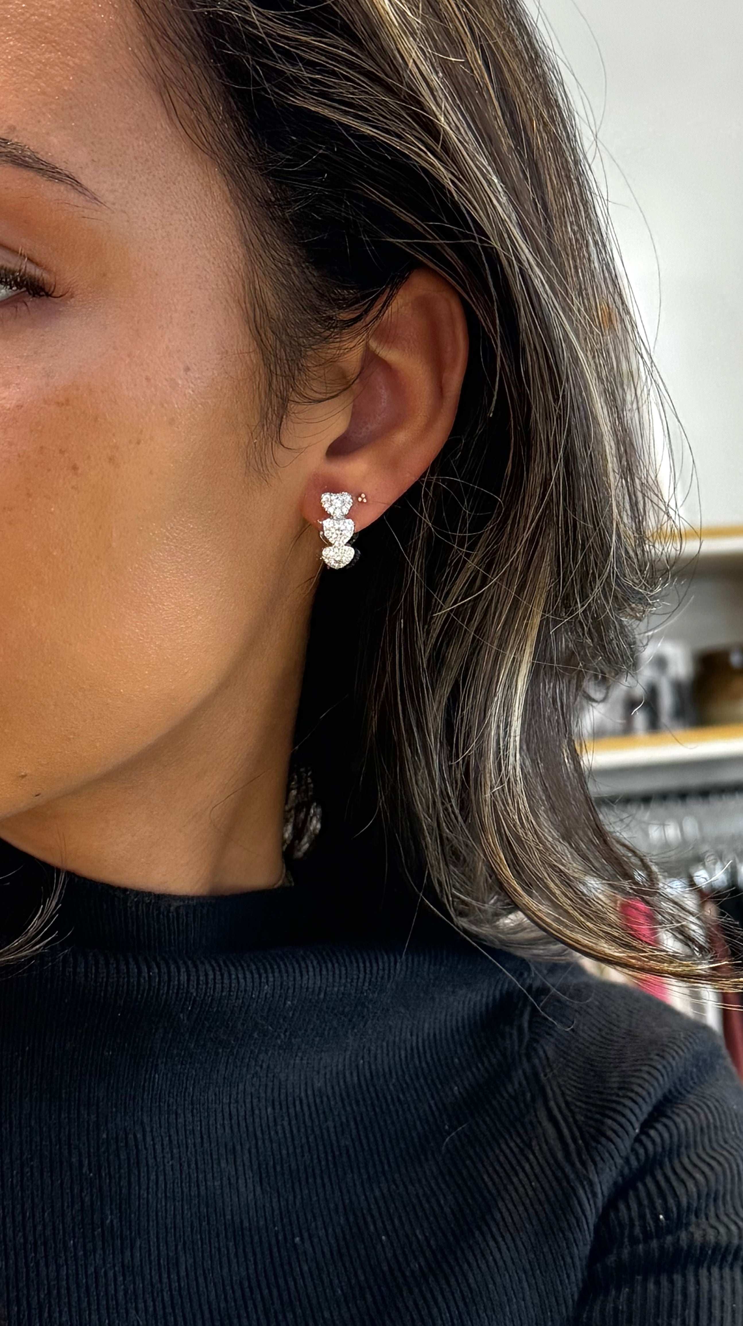 WD1902 14kt Gold Heart Shaped Diamond Hoops