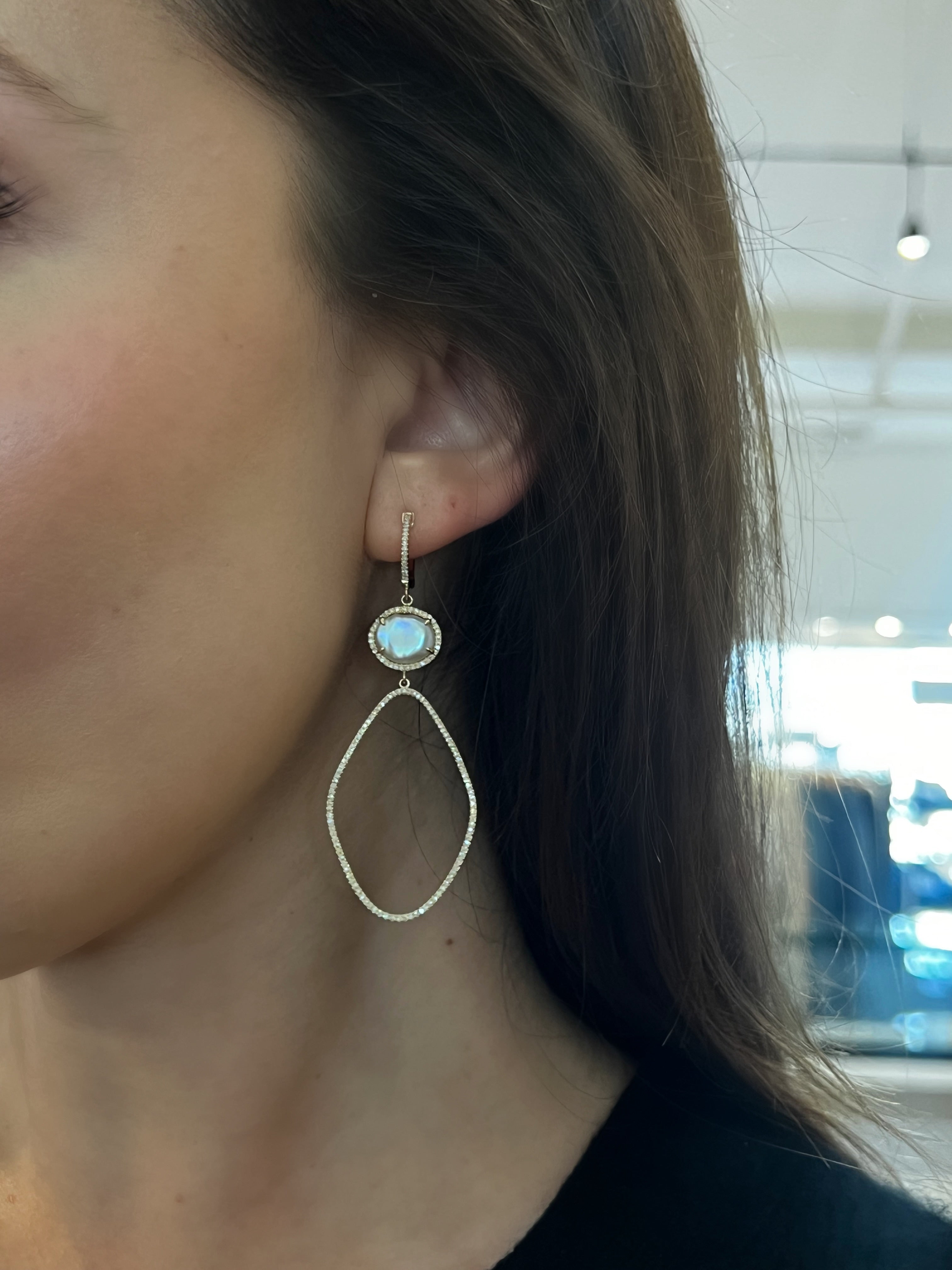 WD415 - 14kt Diamond and Baroque Pearl Earrings