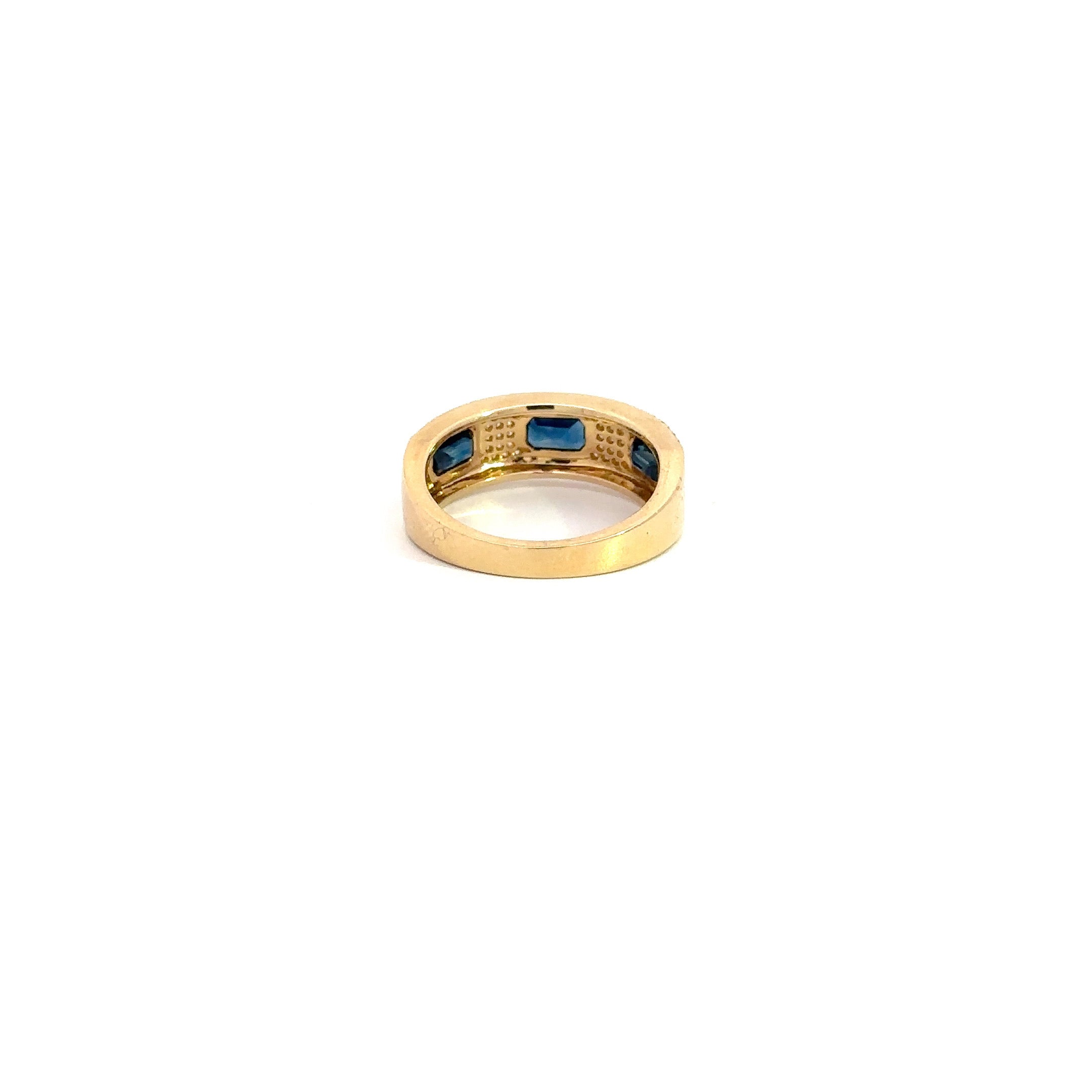 WD914 14kt gold, blue sapphire and diamond ring