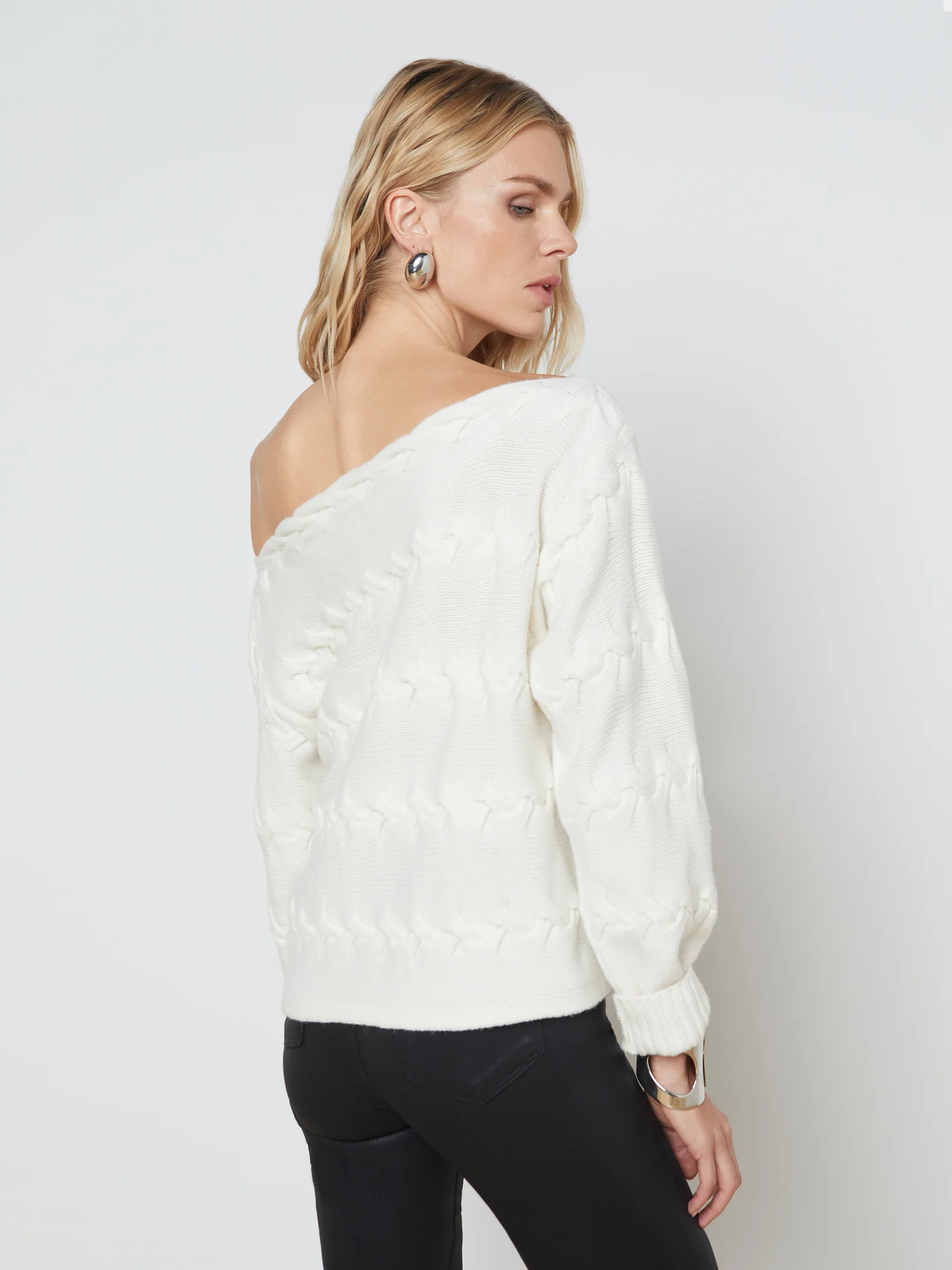 8954TTN2i L'Agence Shan Sweater