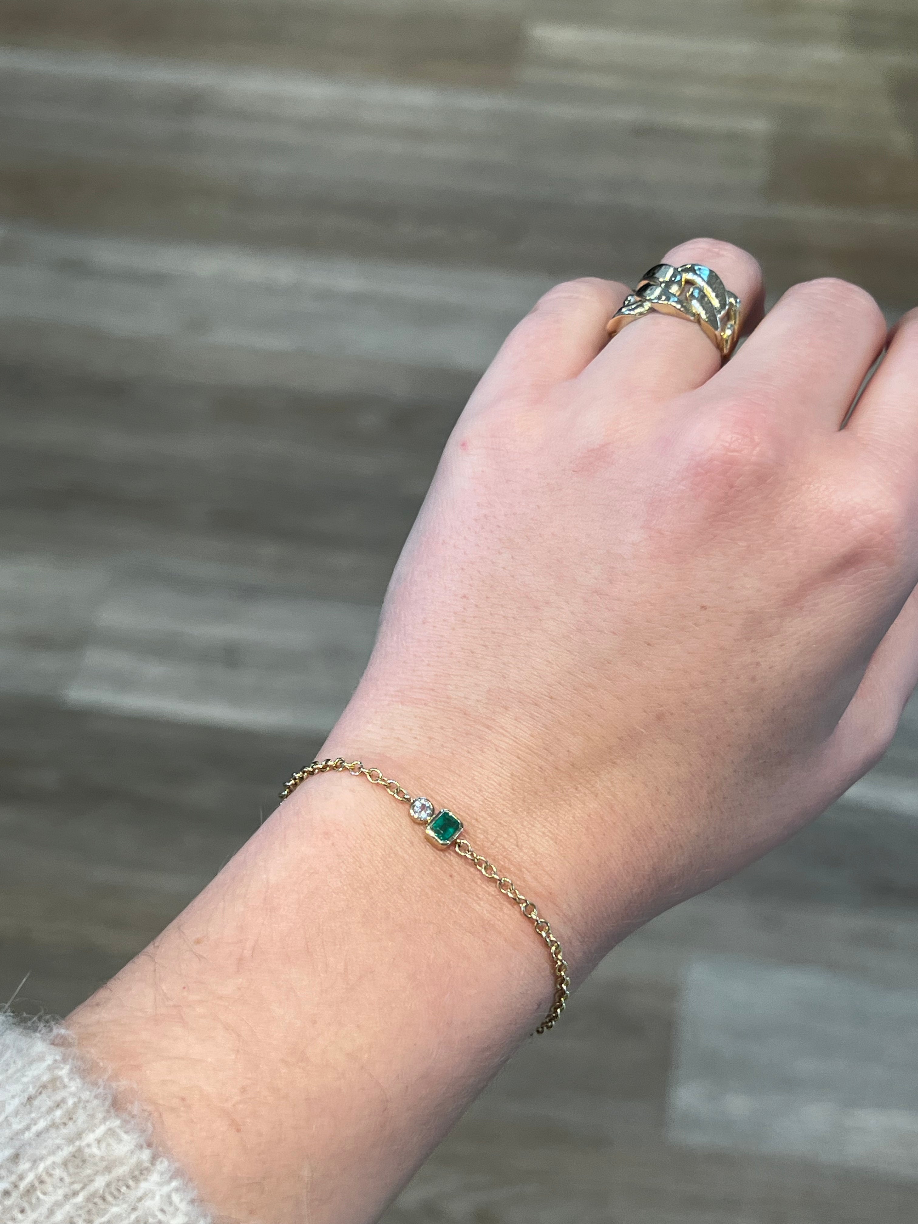 WD1899 14kt Gold Emerald and White Sapphire Rollo Chain Bracelet