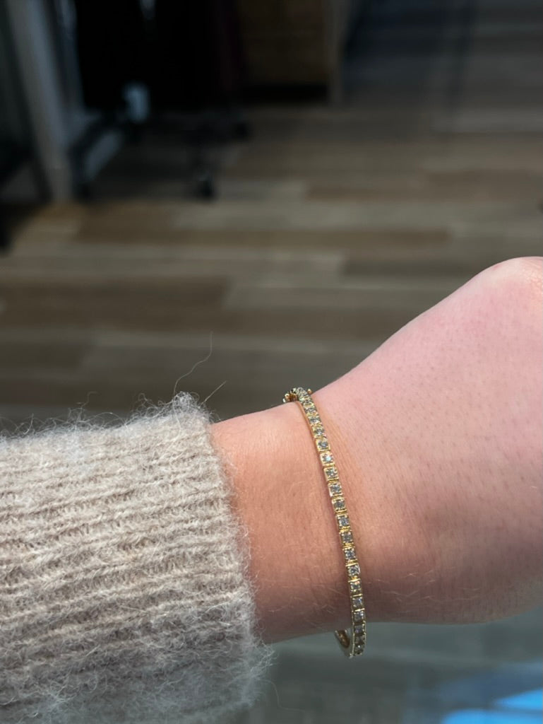 WD1896 14kt Gold Diamond Cuff Bracelet