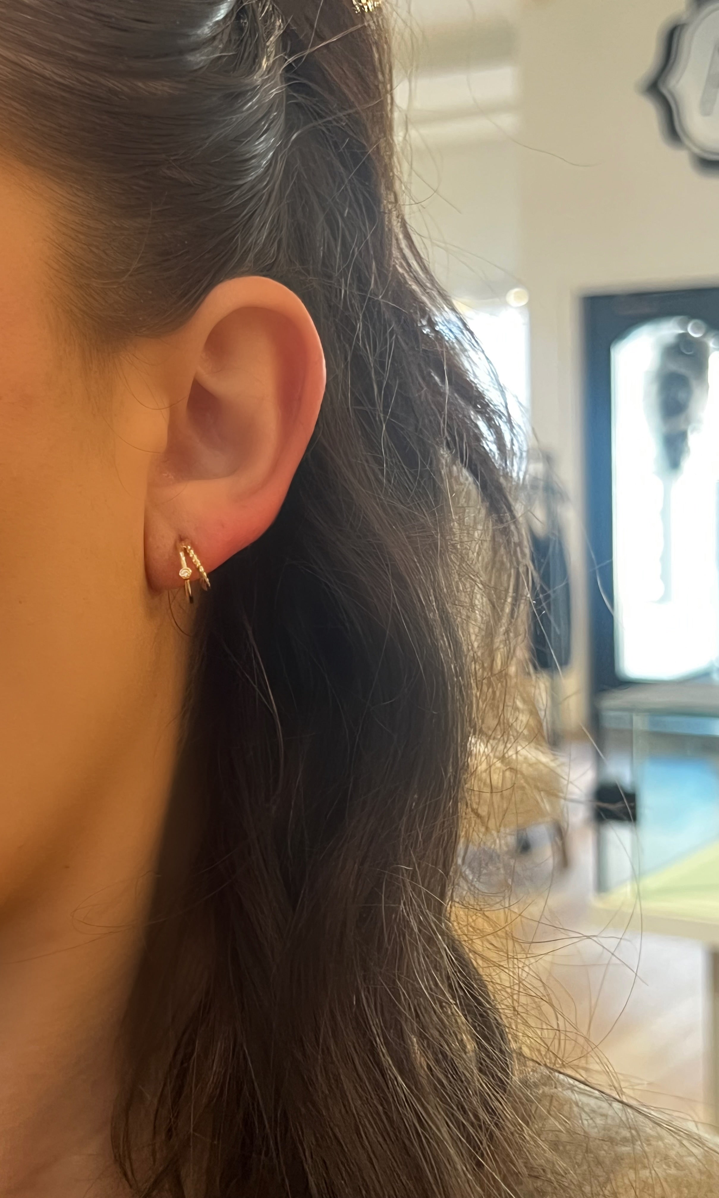 WD1886 14kt Gold Hoop with Diamond Detail