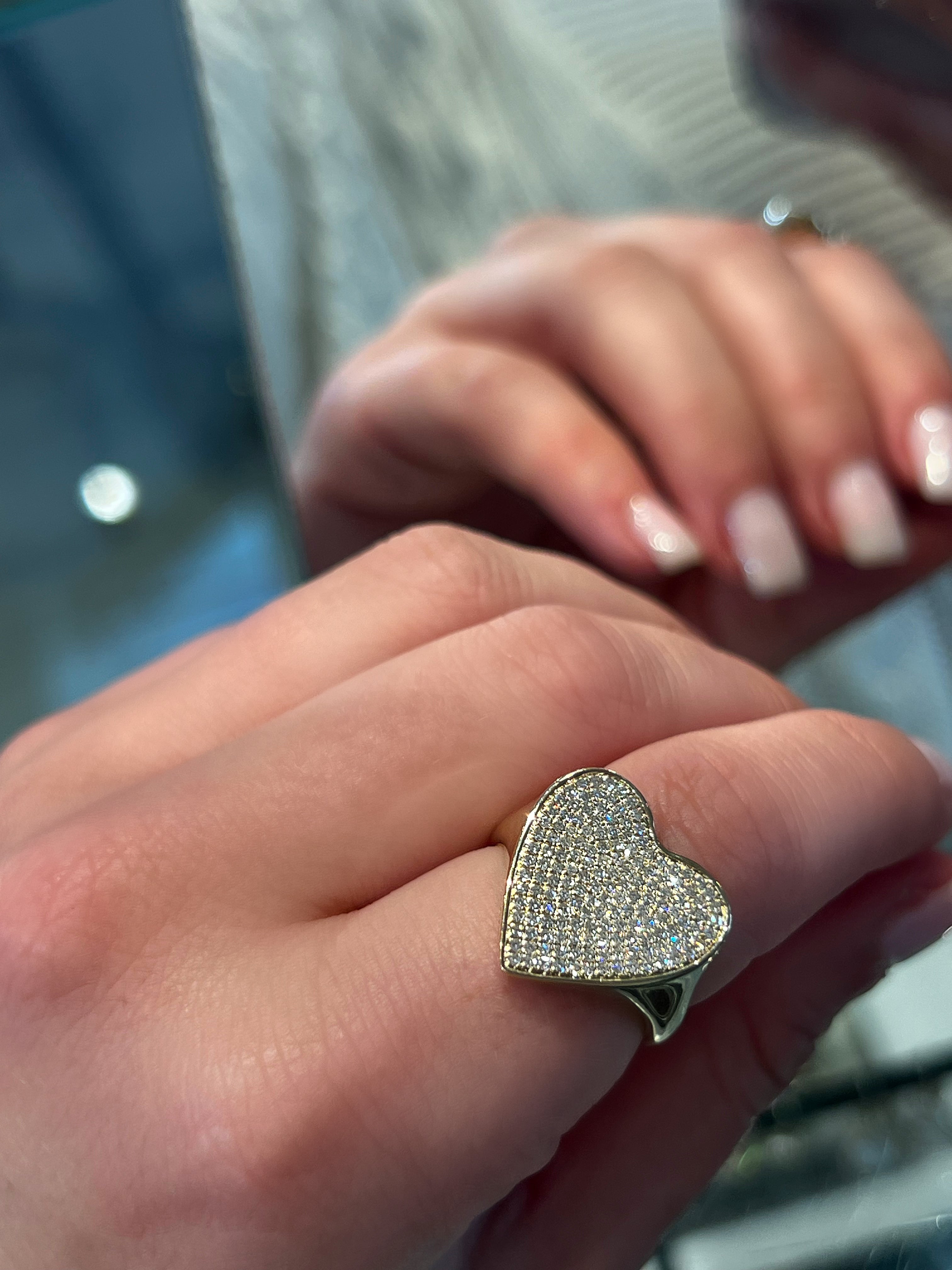 WD1917 14kt Yellow Gold Pave Heart Signet Ring