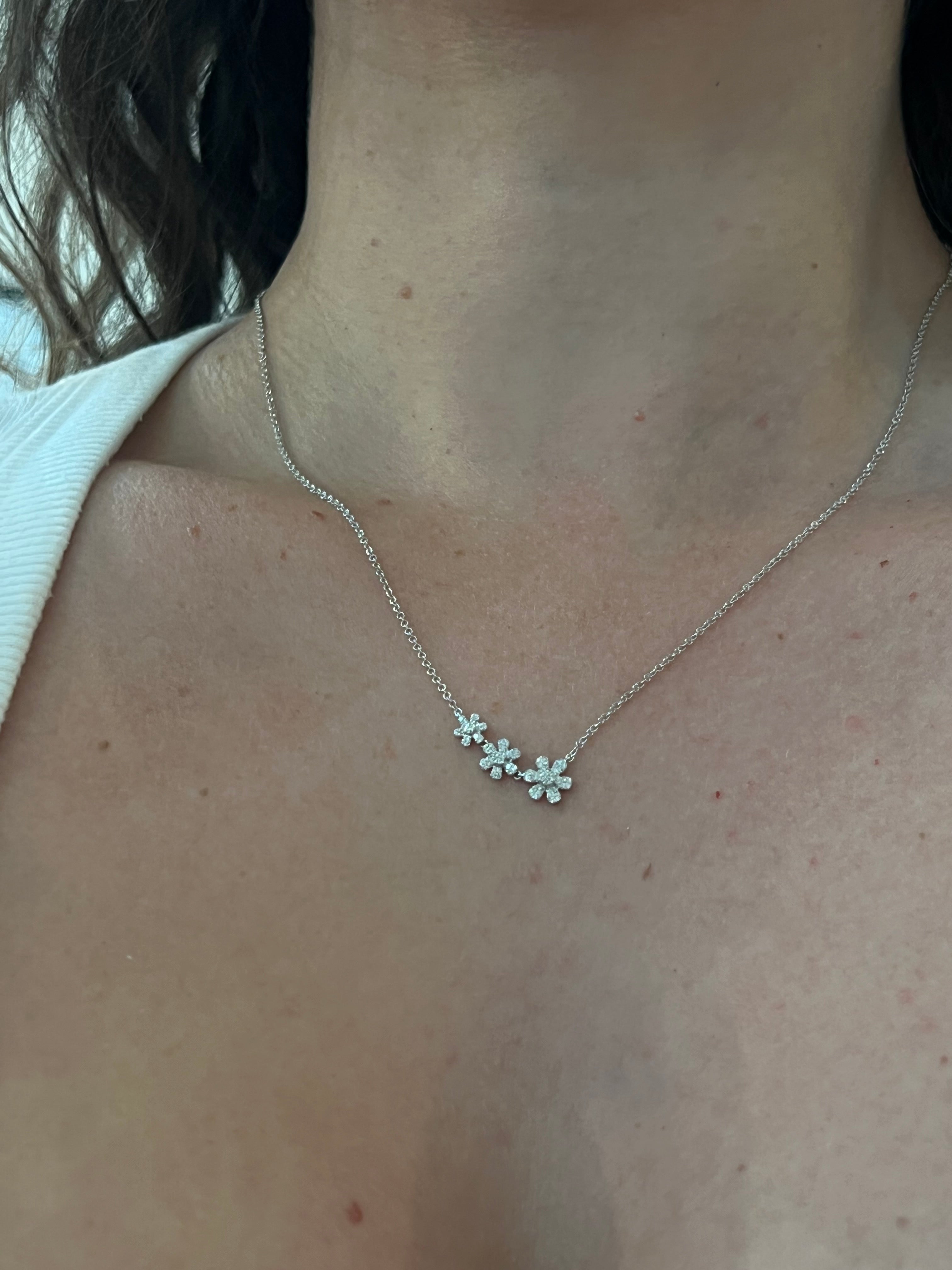 WD1790 14kt Gold Pave Diamond Flower Lariat Necklace