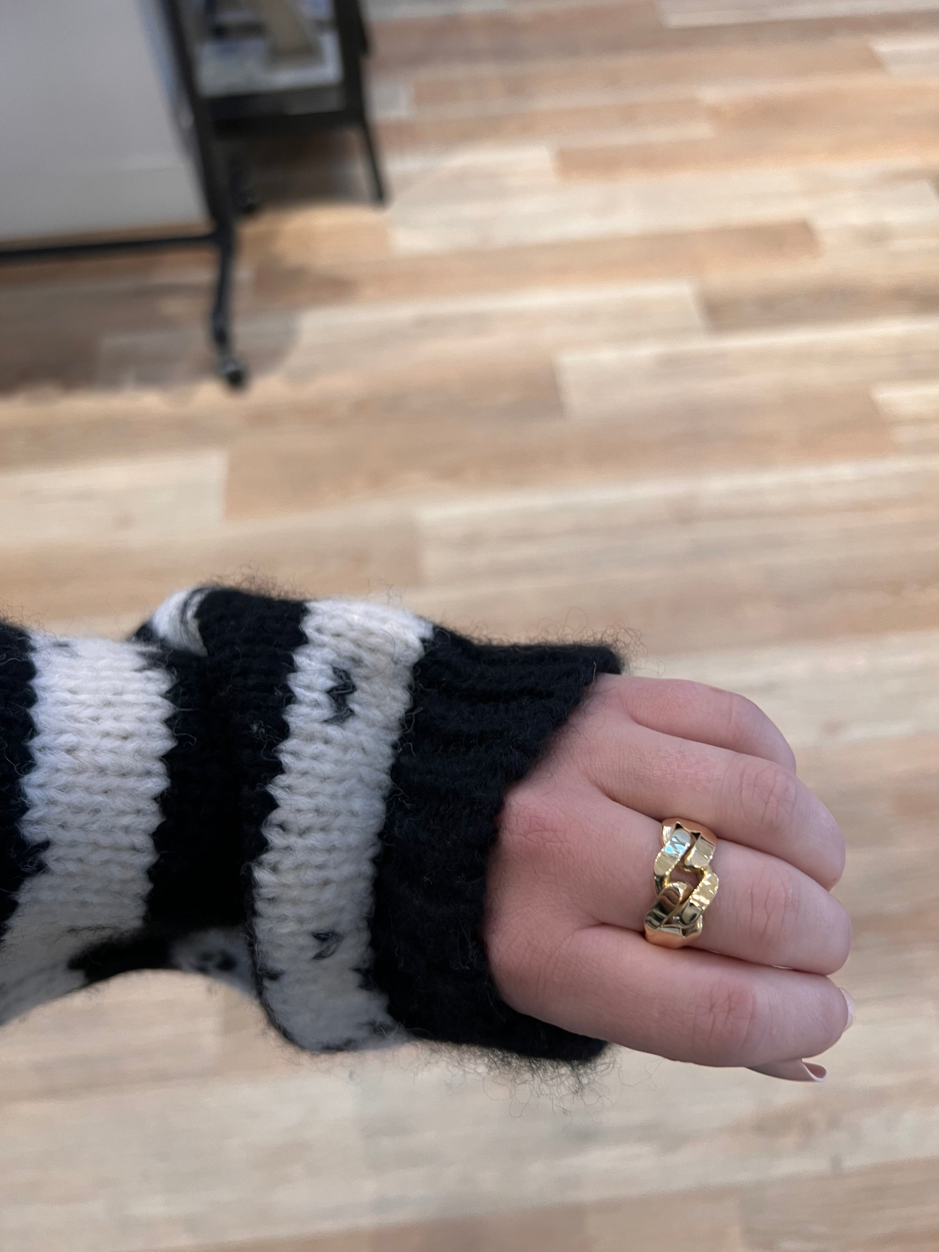 WD1188 14kt Gold Link Ring