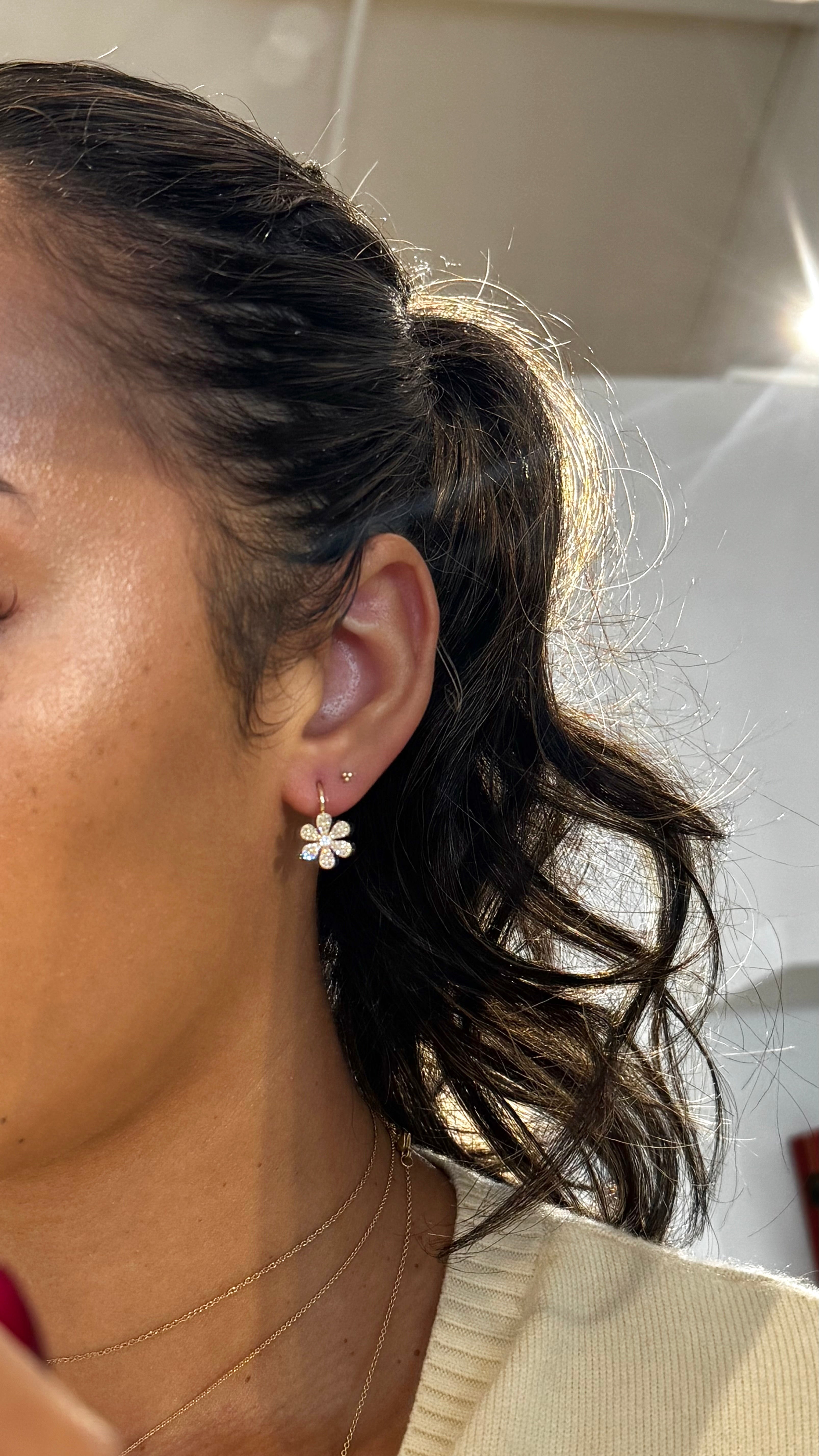 WD1832 Diamond Daisy Leverback earrings