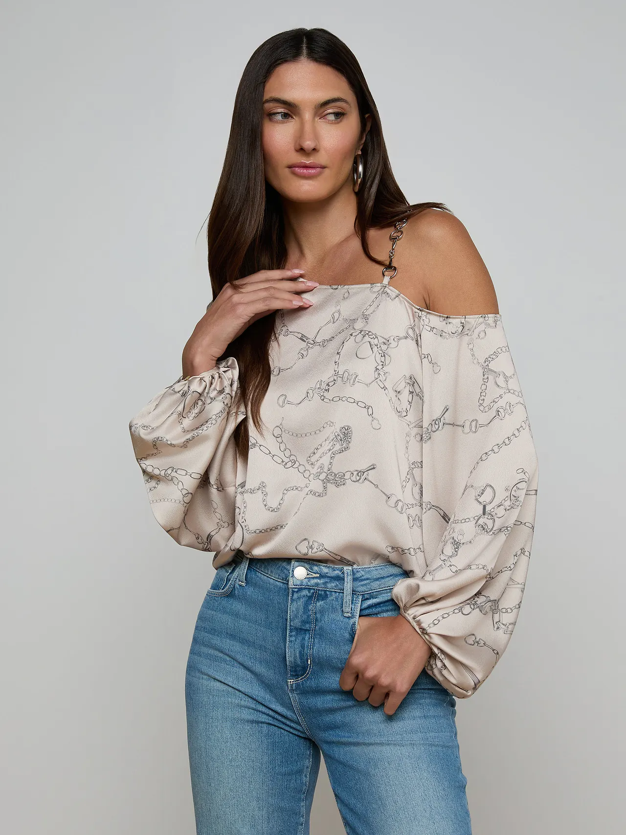 40706IGAgbuu L'AGENCE Asami Chain One-Shoulder Blouse