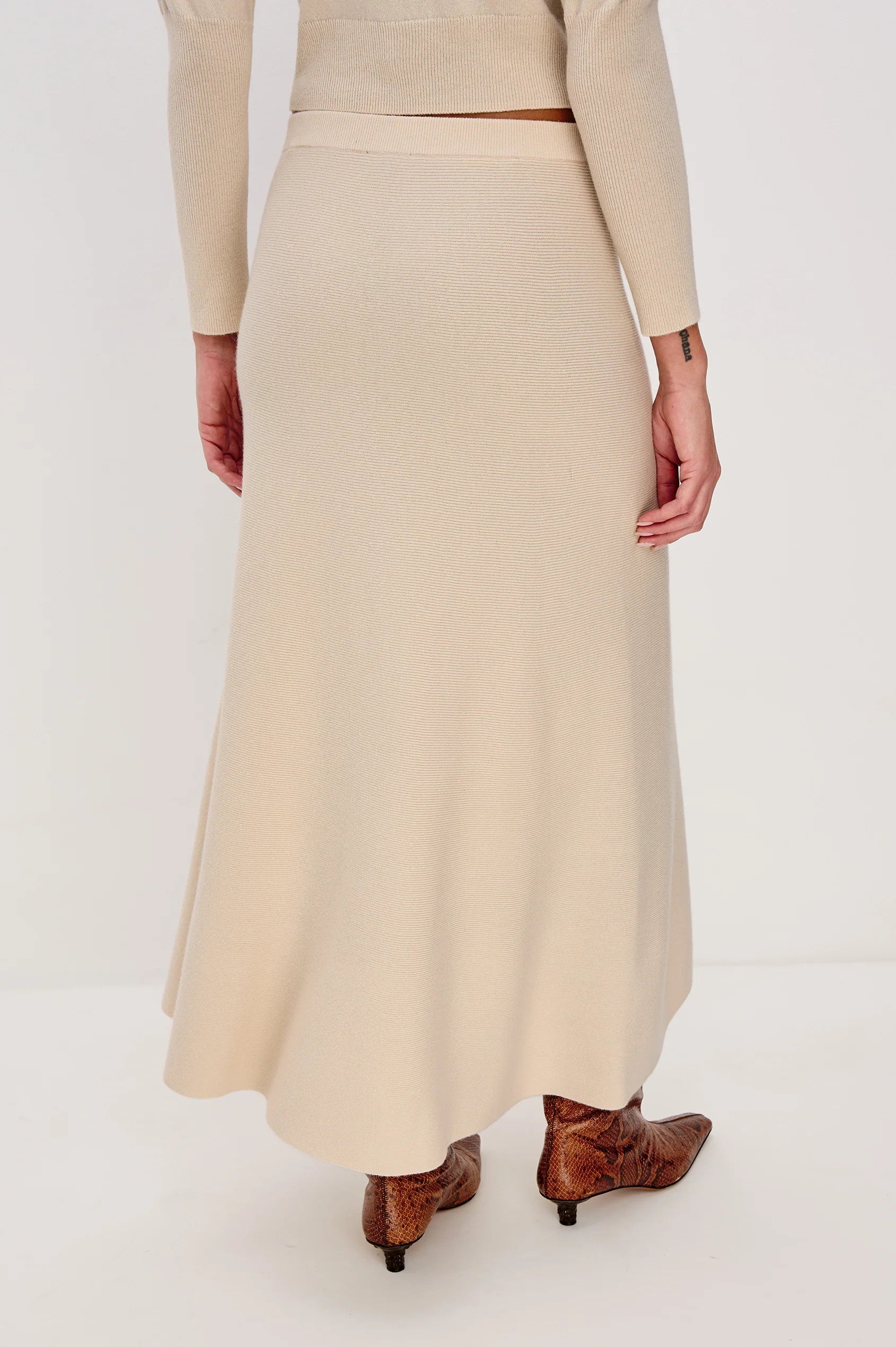 817B-205D-003i Rails Odita Skirt