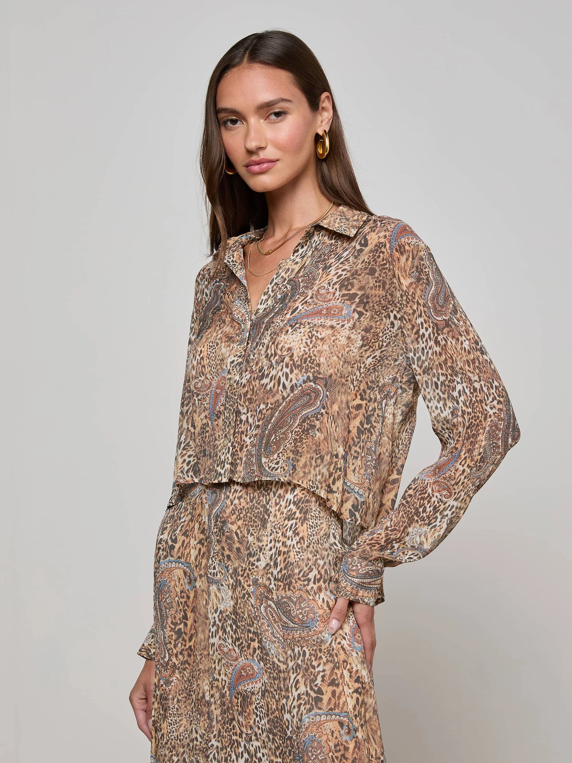 40548VAJbbvl L'AGENCE Cosette Crop Hi Low Shirt