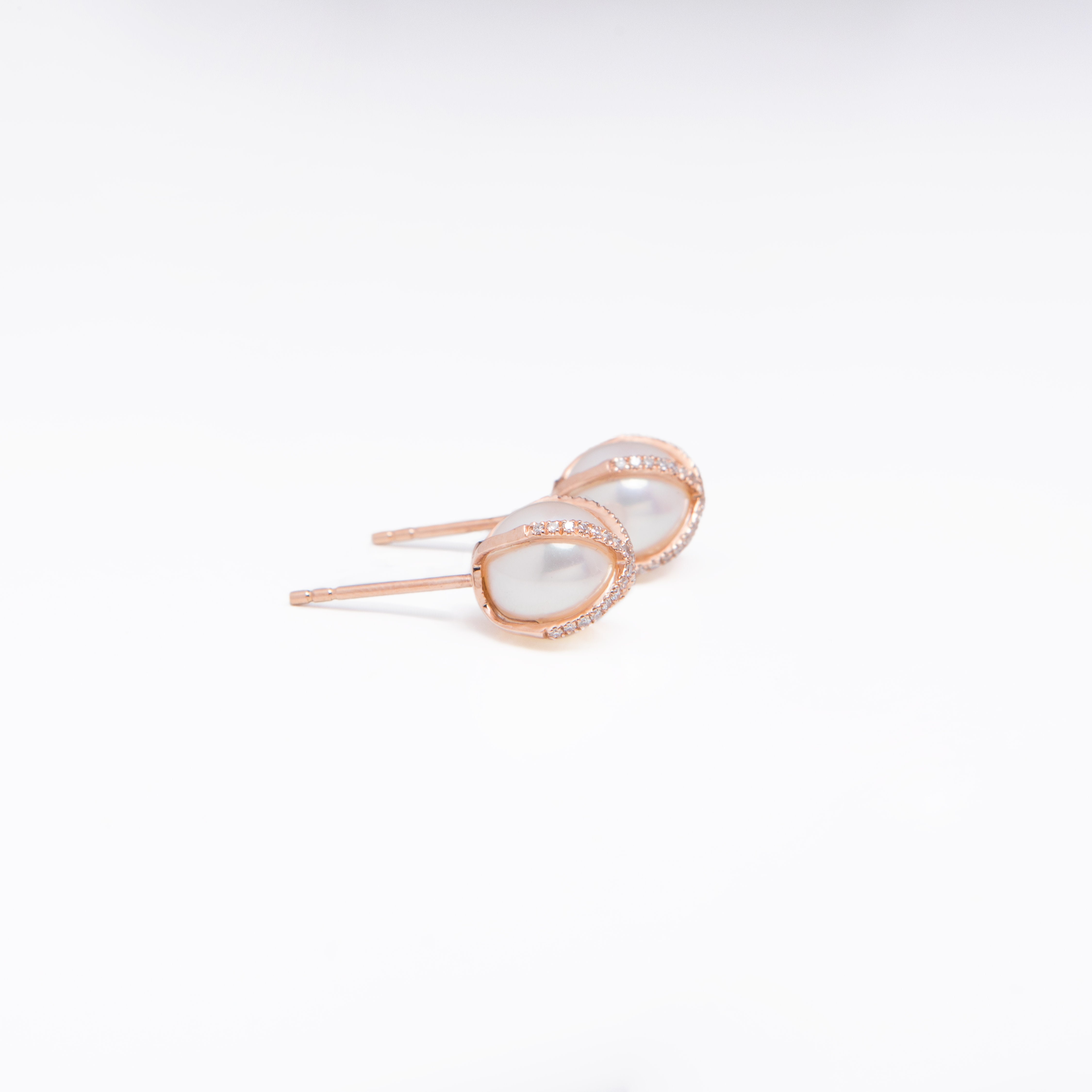 WD417, 14kt gold, pearl stud with pave x diamond stud earrings