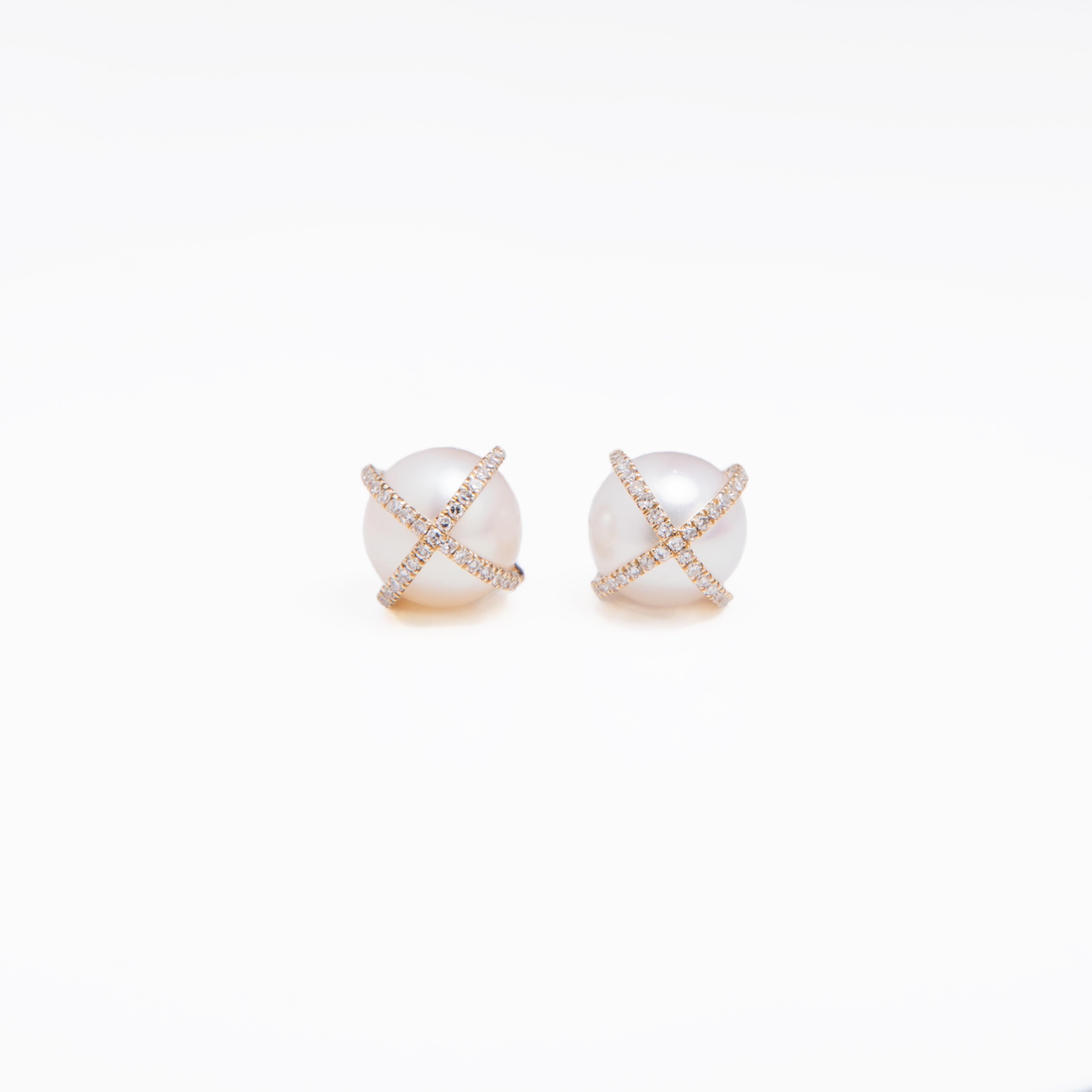 WD417, 14kt gold, pearl stud with pave x diamond stud earrings