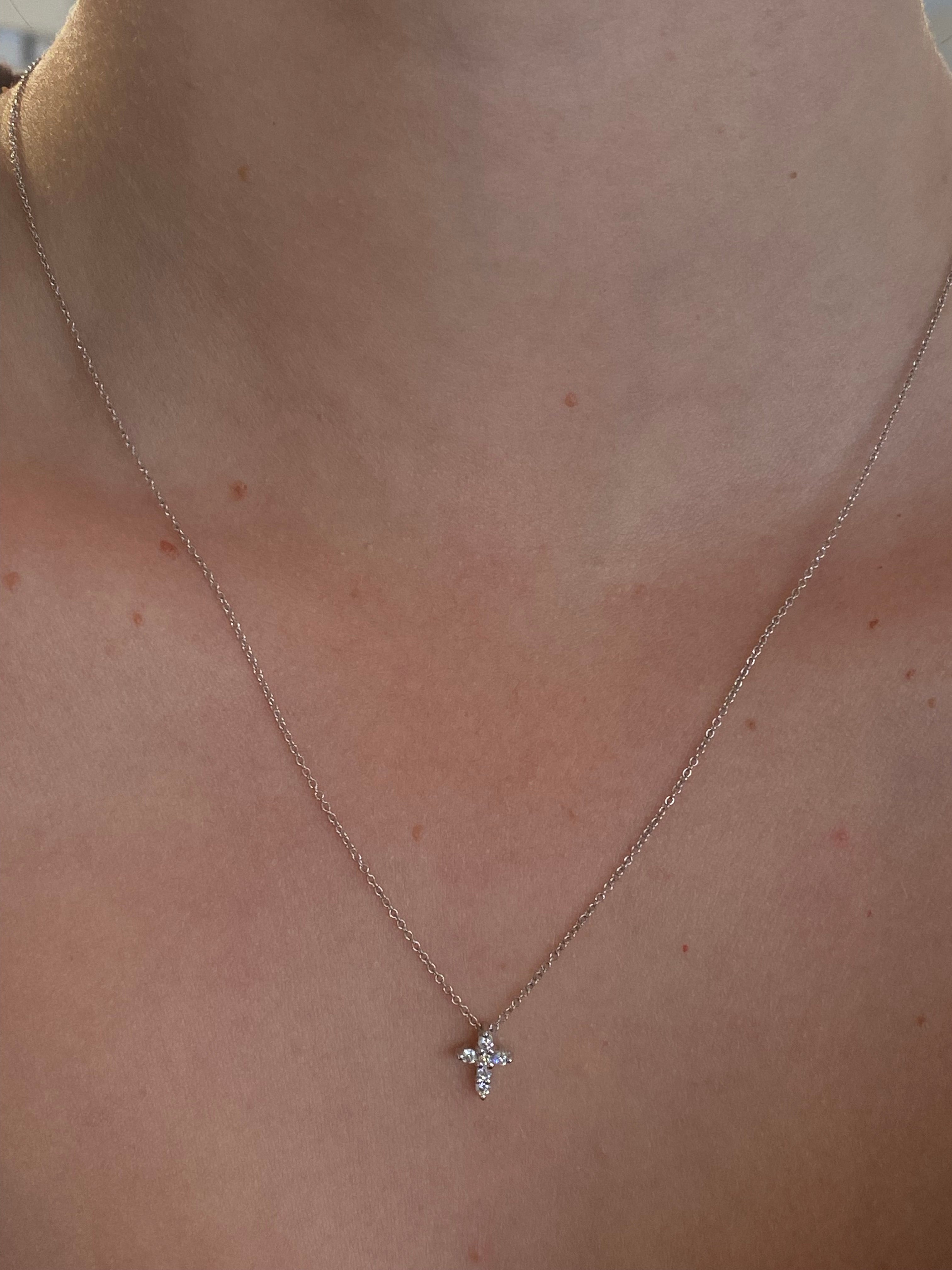 AD249 - 14kt gold Cross necklace